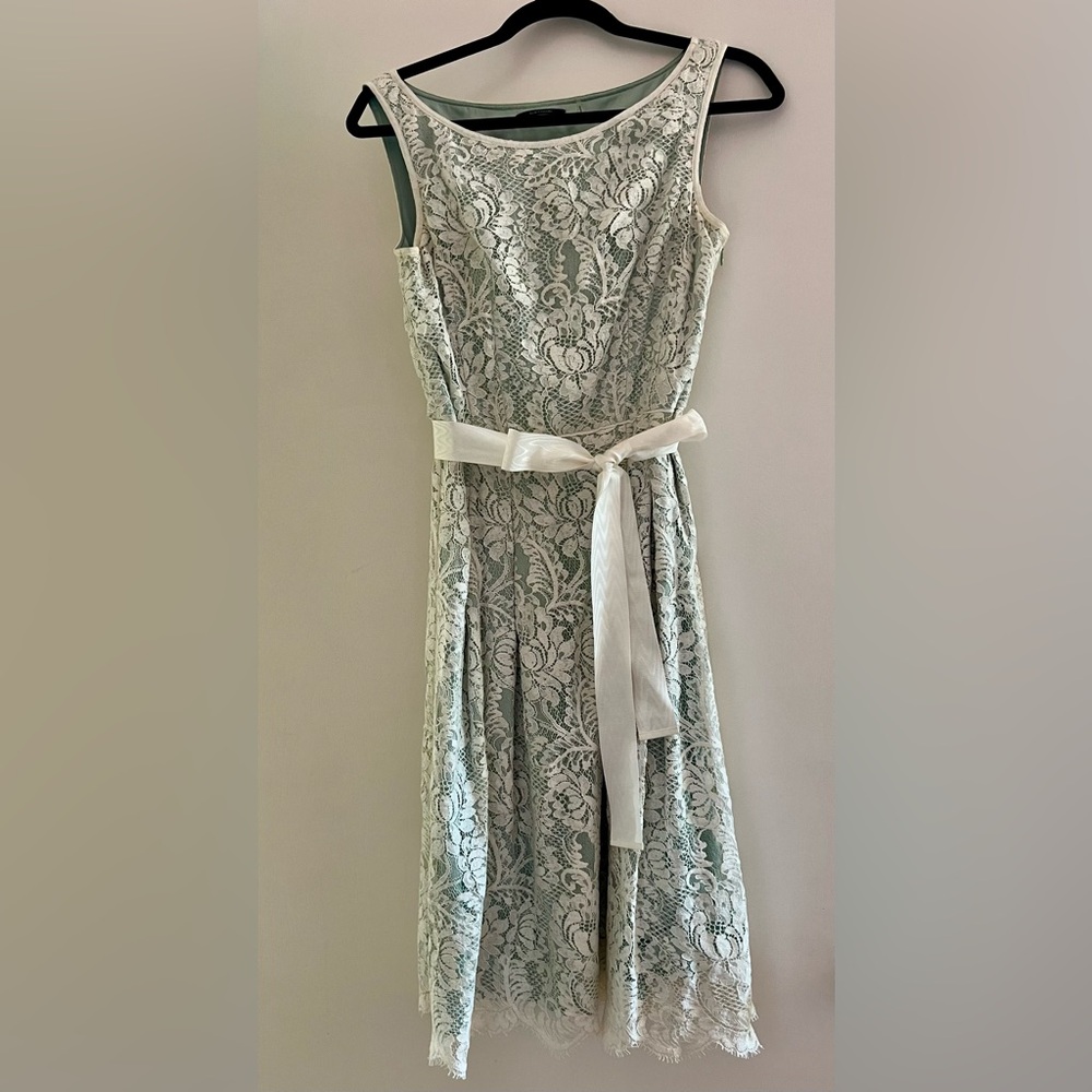 Elie Tahari Sea Green Sleeveless Elegant Lace Dress with Belt Size 6